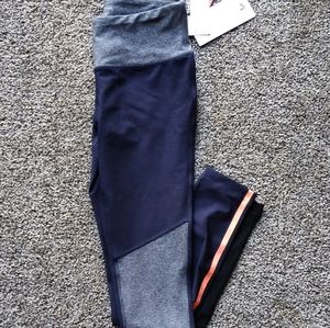 Leggings with mesh panels